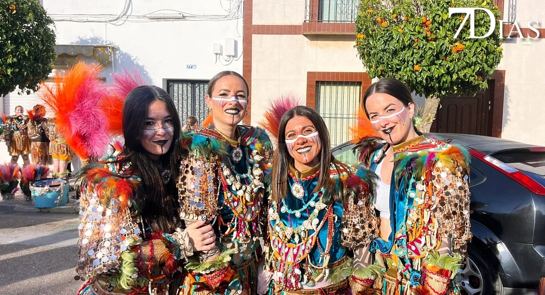 Los carnavaleros apoyan a Balumba maquillándose como la comparsa en Talavera