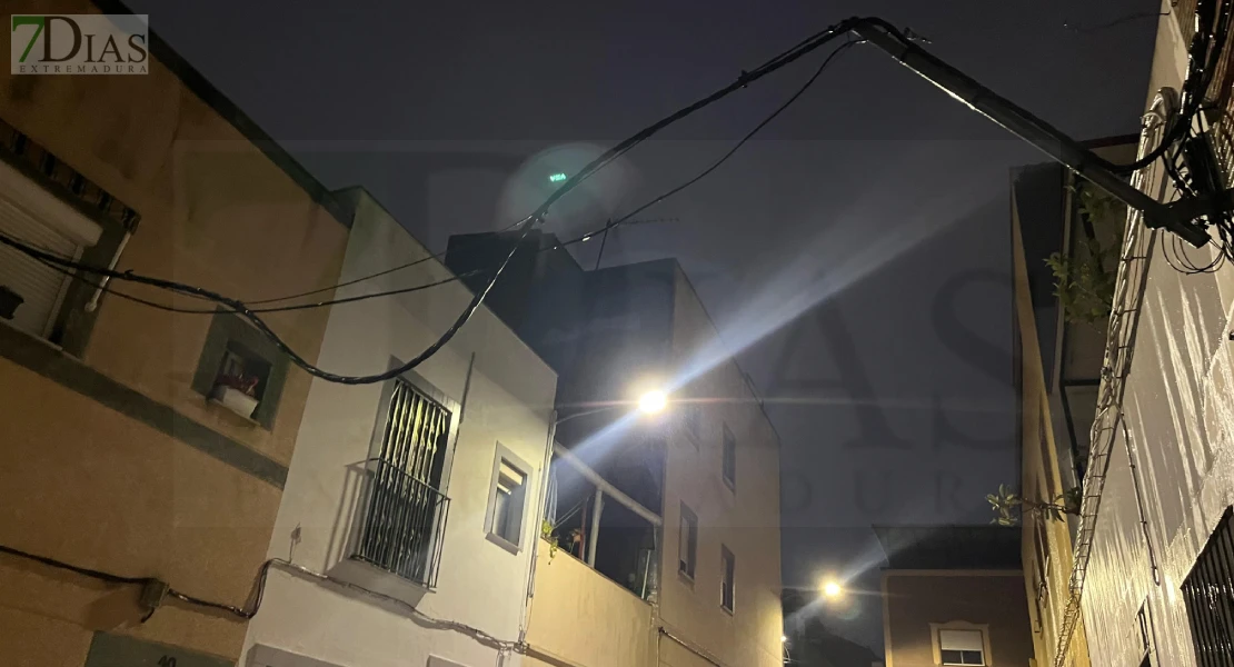 El temporal causa destrozos en las calles de la ciudad de Badajoz