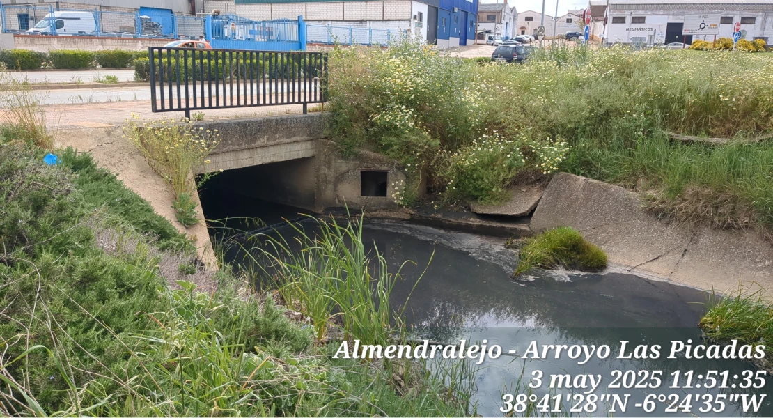 Acusan a las instituciones de ocultar información sobre los vertidos en Almendralejo