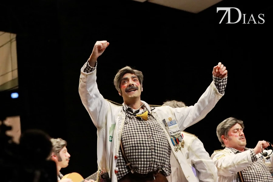 Actuación y entrevista de la murga Los Camballotas en Semifinales del COMBA 2026