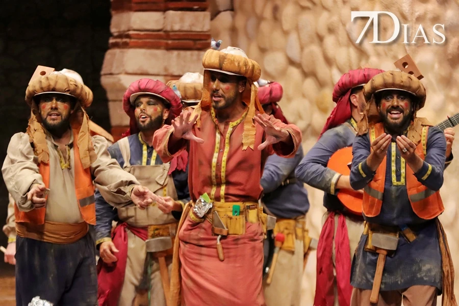 Actuación y entrevista de la murga Al Maridi en la final del COMBA 2026