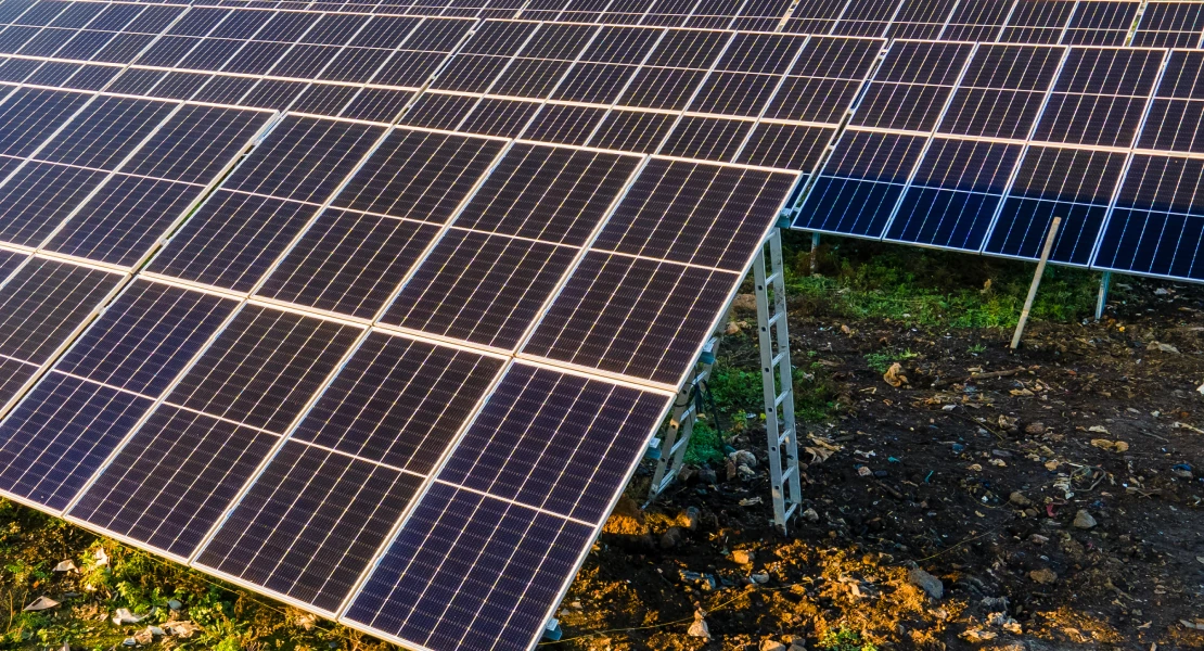 Investigados dos altos cargos del MITECO por la autorización de la planta solar de Alcántara