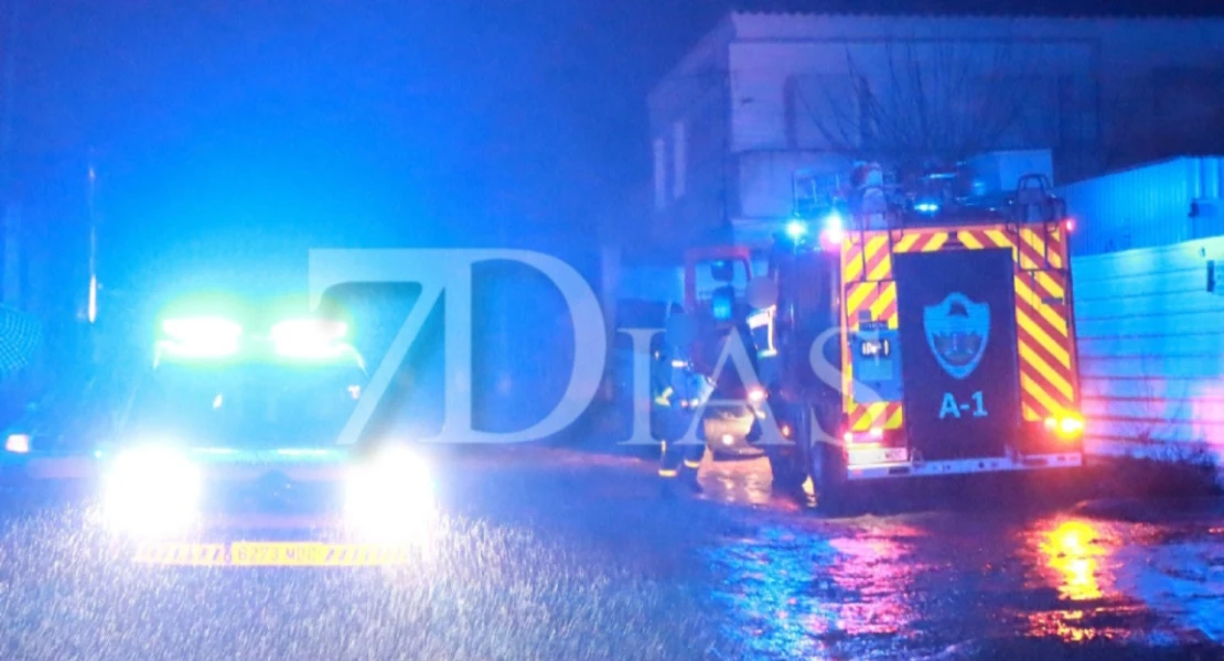 Un amplio dispositivo trabajaba en un incendio en la barriada del Tulio (BA)