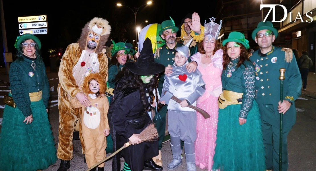 Imágenes de Artefactos y Grupos de Animación en el Gran Desfile del Carnaval de Badajoz 2026