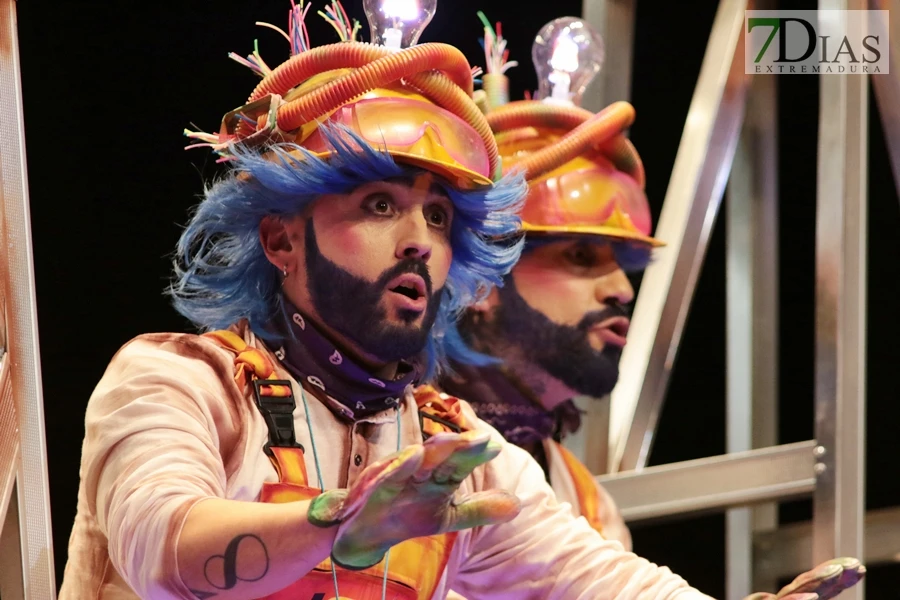 Actuación y entrevista a la murga Los Mirinda en el COMBA 2026