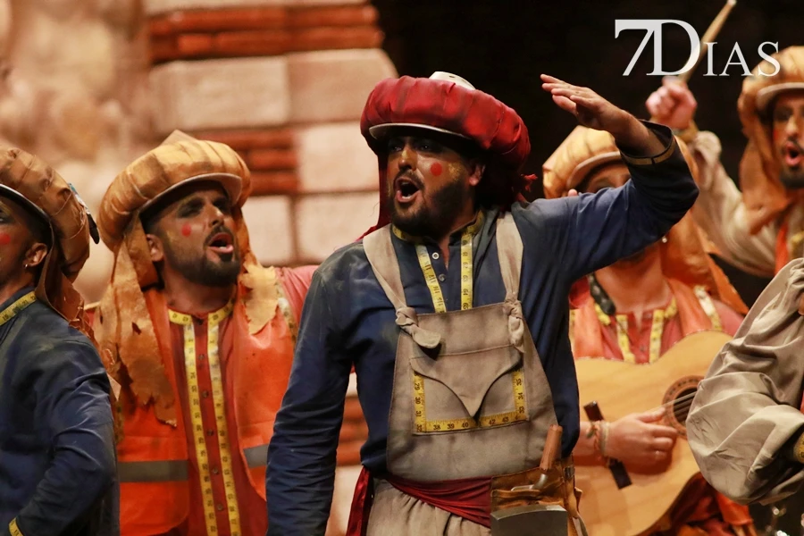 Actuación y entrevista de la murga Al Maridi en la final del COMBA 2026