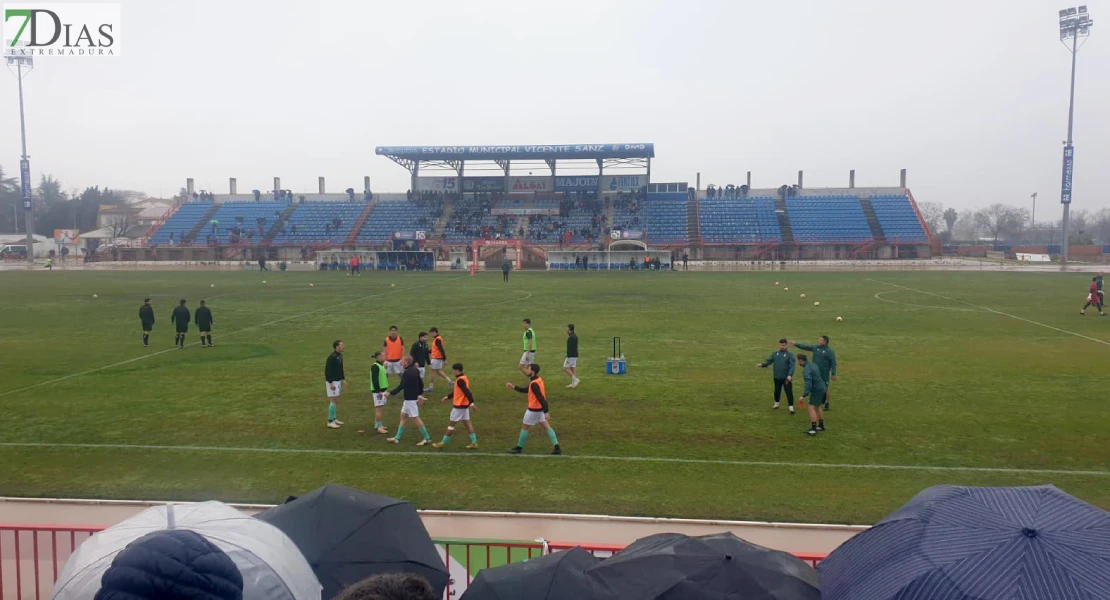 El Badajoz consigue un punto que sabe a poco en casa del líder