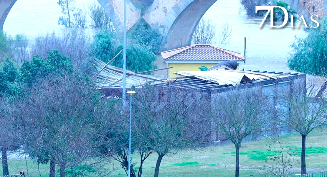 El viento arranca parte del techo de un conocido bar de Badajoz
