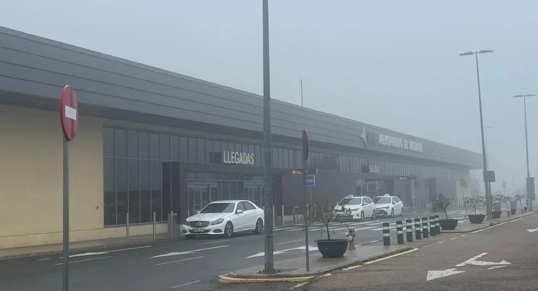 El aeropuerto de Badajoz seguirá sin sistema antiniebla y el PP habla de "menosprecio"