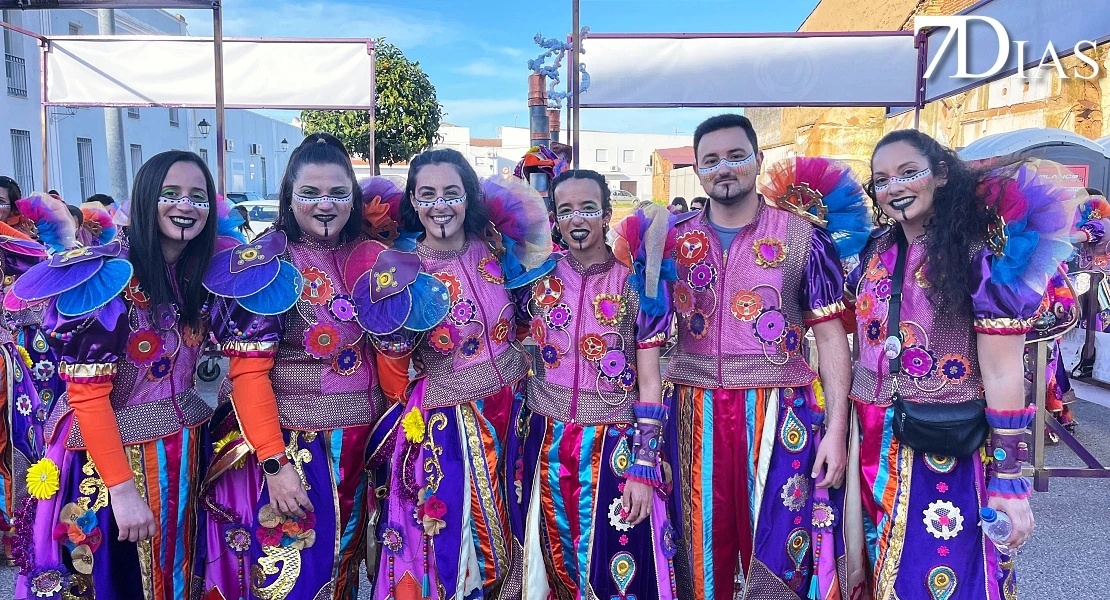 Los carnavaleros apoyan a Balumba maquillándose como la comparsa en Talavera