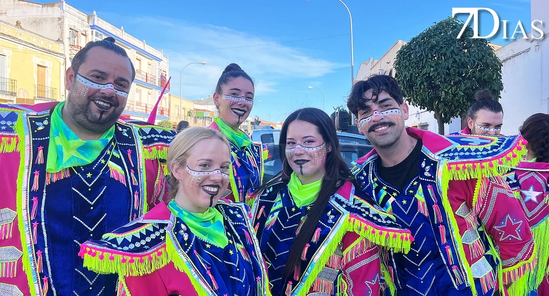 Los carnavaleros apoyan a Balumba maquillándose como la comparsa en Talavera