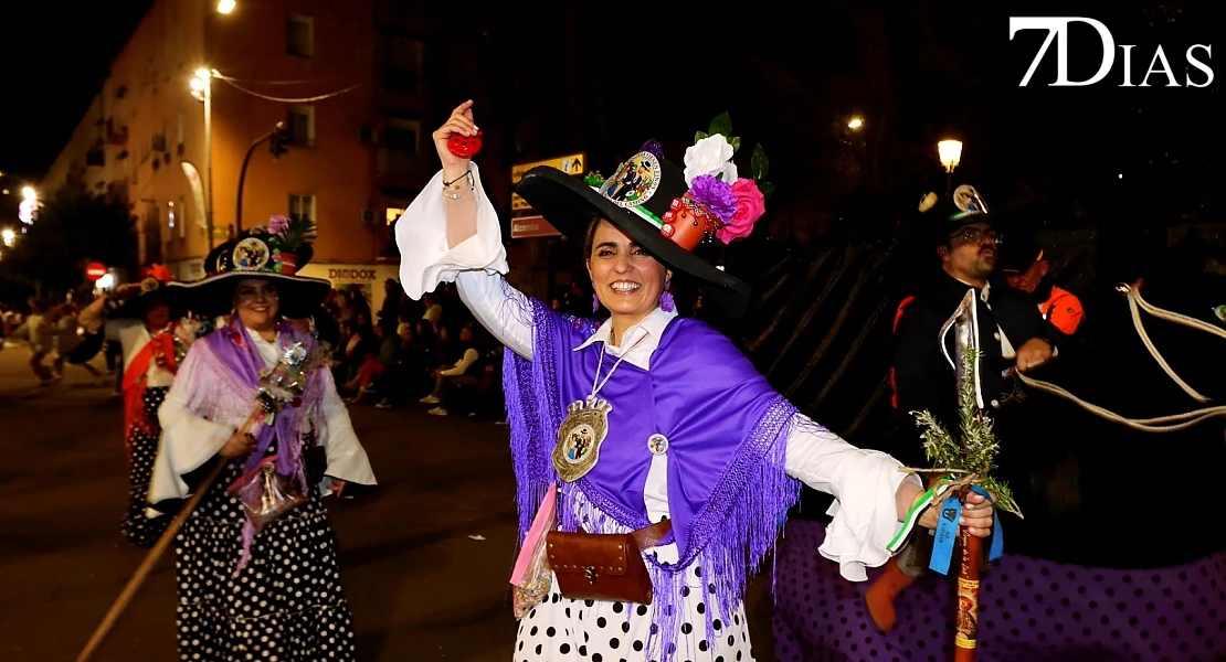 Imágenes de Artefactos y Grupos de Animación en el Gran Desfile del Carnaval de Badajoz 2026
