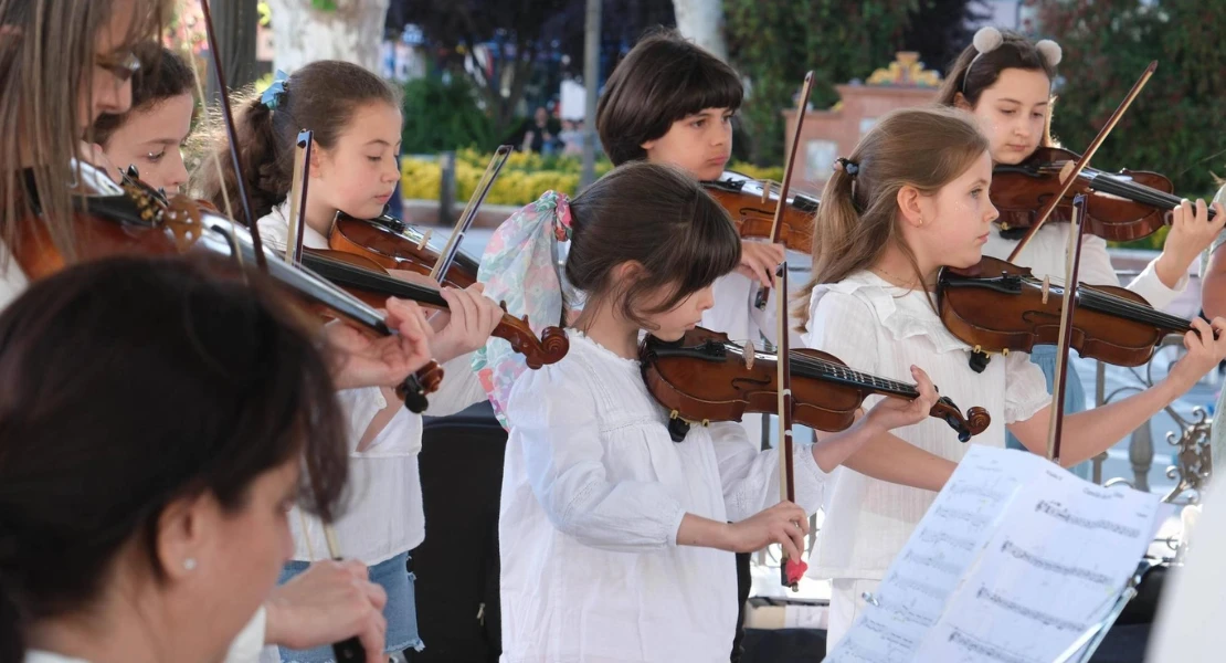 La Diputación de Badajoz reparte 415.000 euros entre 73 escuelas municipales de música