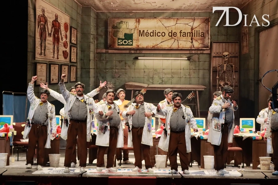 Actuación y entrevista de la murga Los Camballotas en la final del COMBA 2026