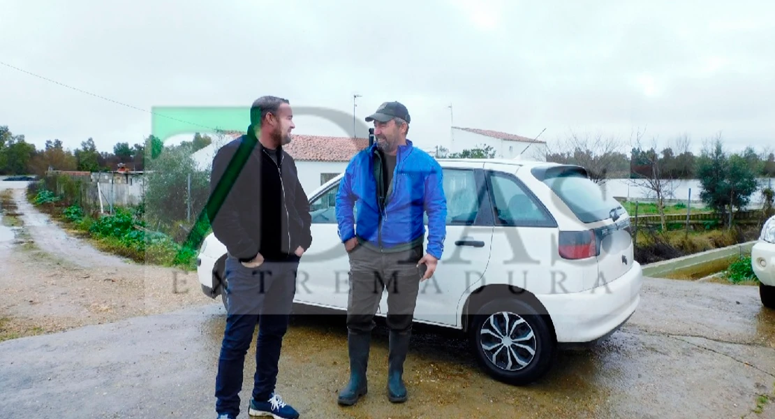 Vecinos de las casas aisladas de Valdebotoa: "Tenemos el agua a las puertas de casa"