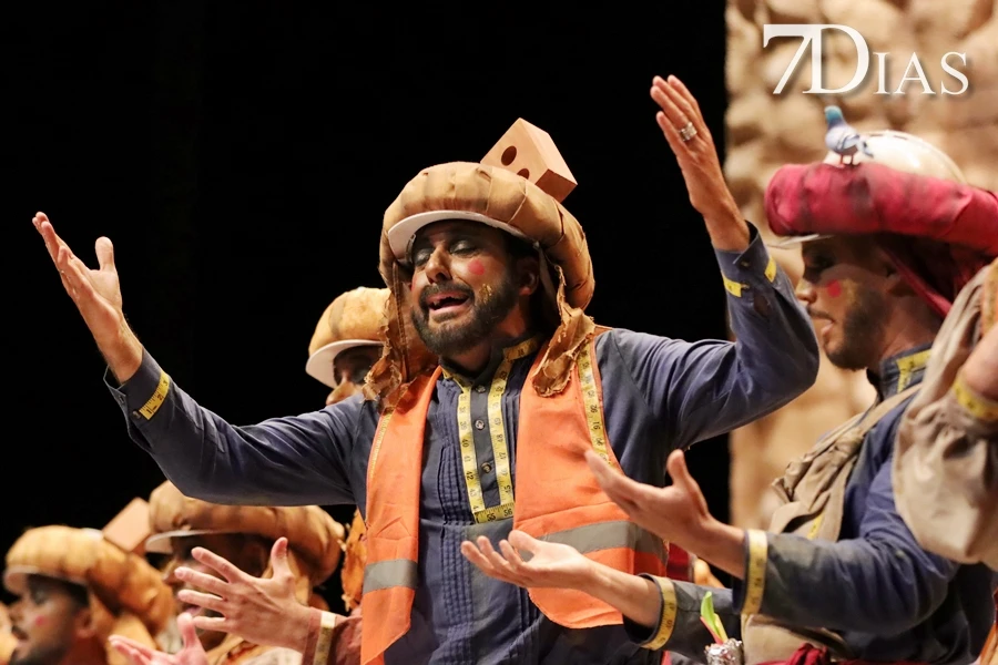 Actuación y entrevista de la murga Al Maridi en la final del COMBA 2026