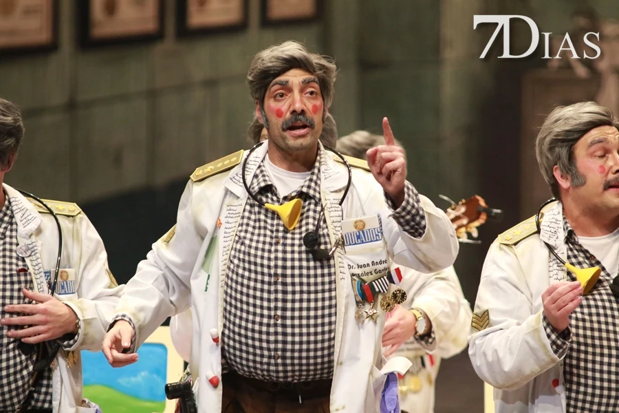 Actuación y entrevista de la murga Los Camballotas en la final del COMBA 2026