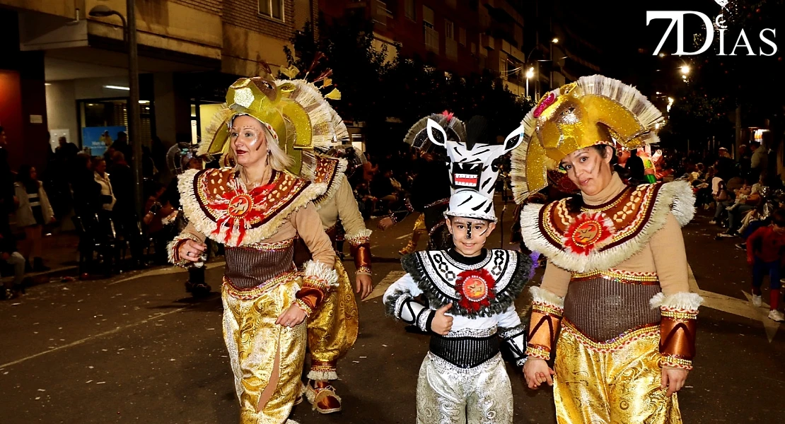 Imágenes de Artefactos y Grupos de Animación en el Gran Desfile del Carnaval de Badajoz 2026