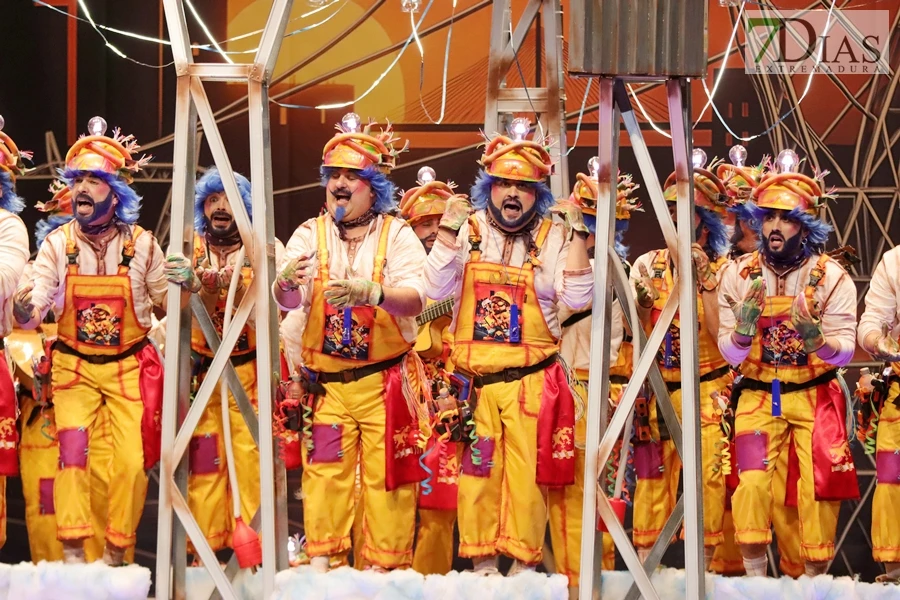 Actuación y entrevista a la murga Los Mirinda en el COMBA 2026