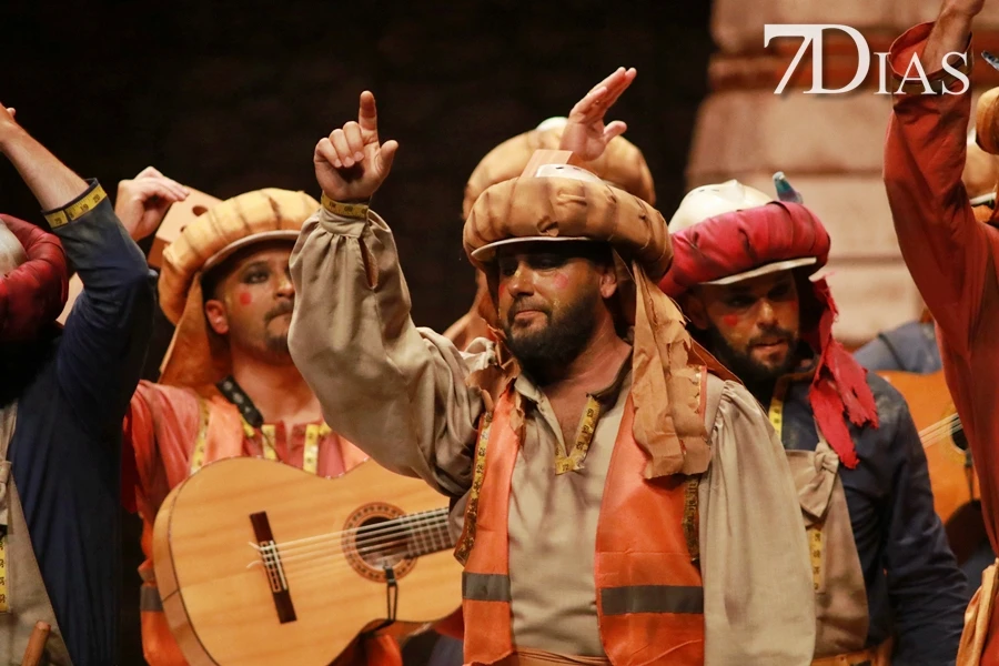 Actuación y entrevista de la murga Al Maridi en la final del COMBA 2026