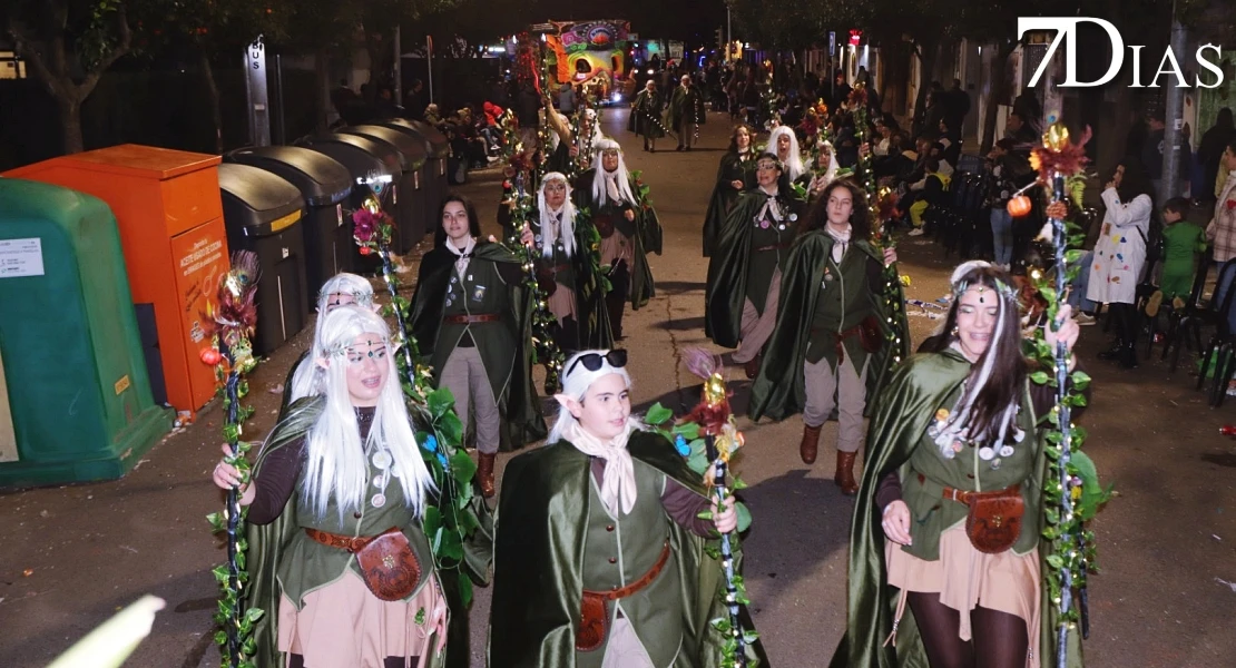 Imágenes de Artefactos y Grupos de Animación en el Gran Desfile del Carnaval de Badajoz 2026