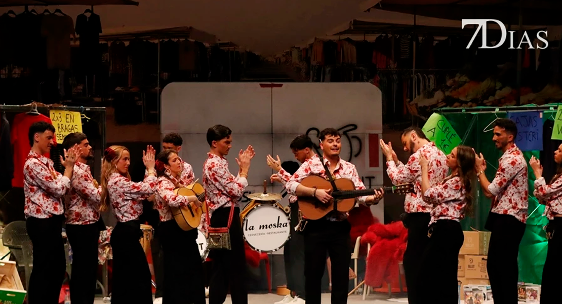 El mercadillo pacense llega al López de Ayala con el debut de una nueva murga