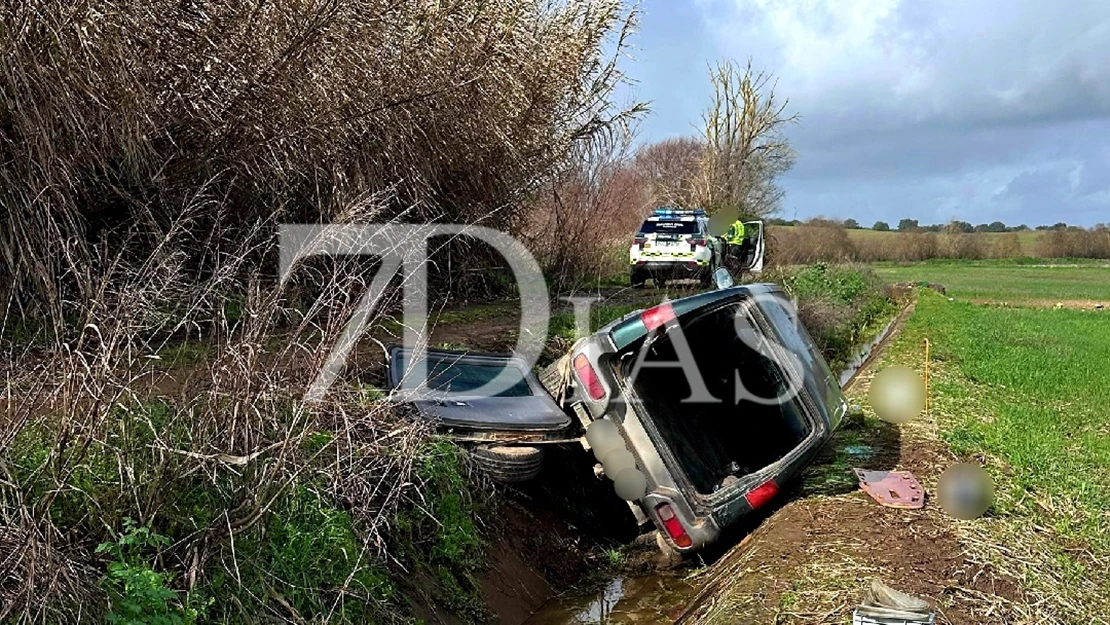 Accidente con posterior vuelco cerca de San Francisco de Olivenza