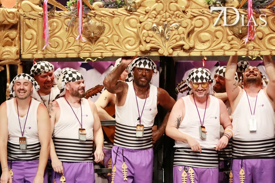 Actuación y entrevista de la murga Water Closet en la final del COMBA 2026