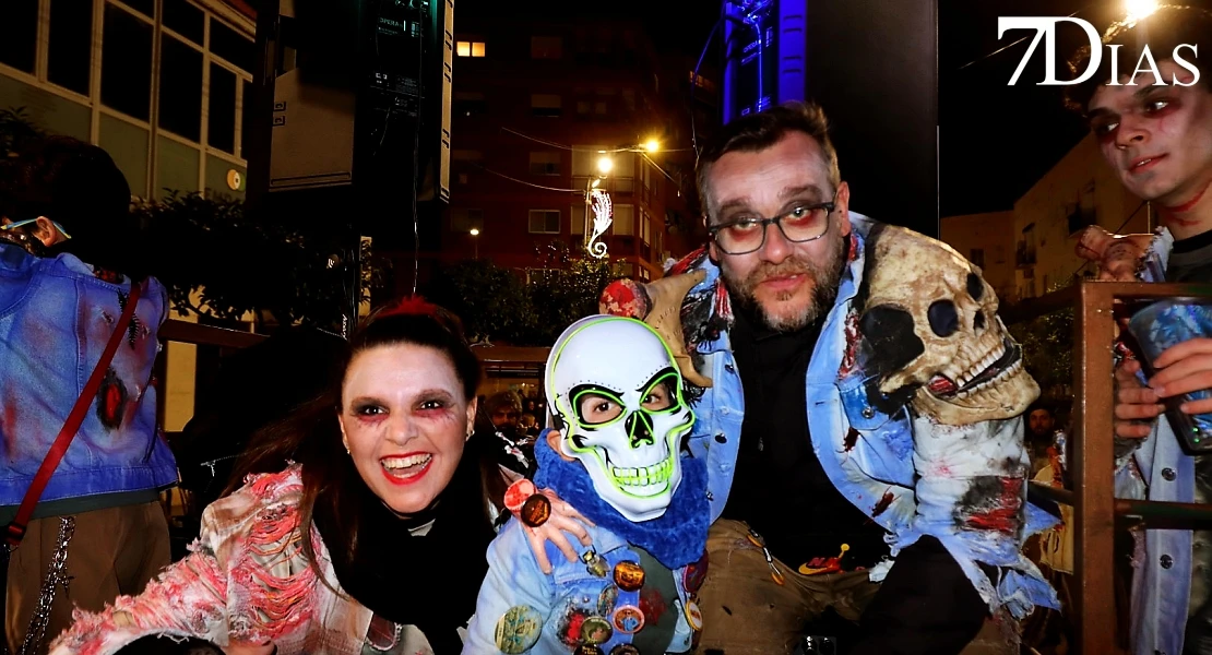 Imágenes de Artefactos y Grupos de Animación en el Gran Desfile del Carnaval de Badajoz 2026