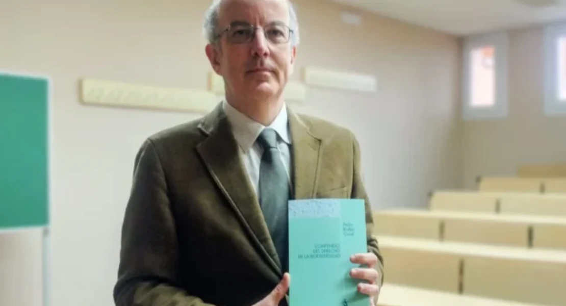 Un profesor de la UEx crea una obra para entender la legislación ambiental