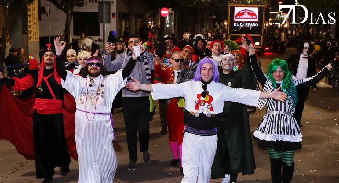 Imágenes de Artefactos y Grupos de Animación en el Gran Desfile del Carnaval de Badajoz 2026