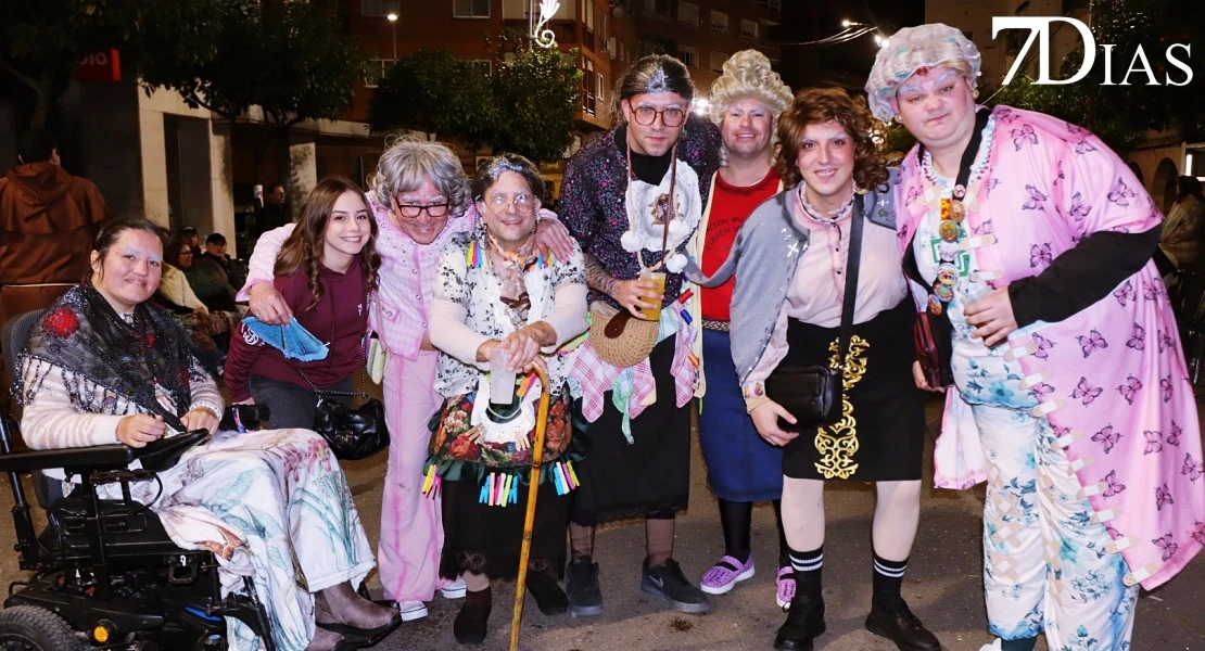 Imágenes de Artefactos y Grupos de Animación en el Gran Desfile del Carnaval de Badajoz 2026