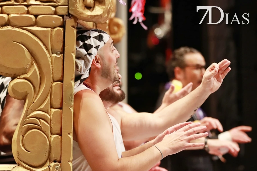 Actuación y entrevista de la murga Water Closet en la final del COMBA 2026