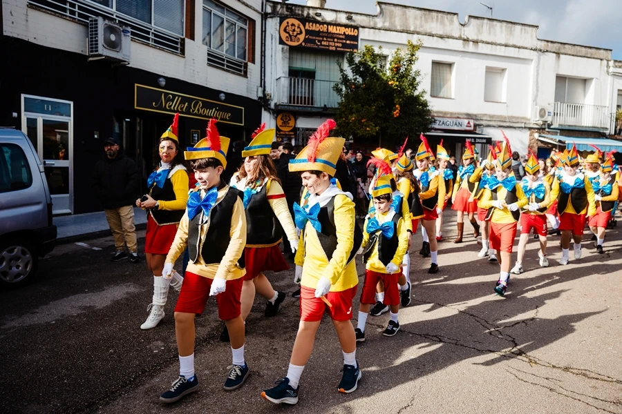El carnaval sanvicenteño arranca a lo grande con el multitudinario desfile infantil