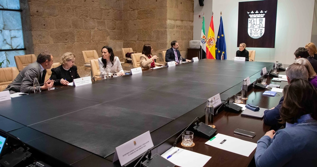 Tramitan un decreto para regular la carrera docente del personal de la UEX