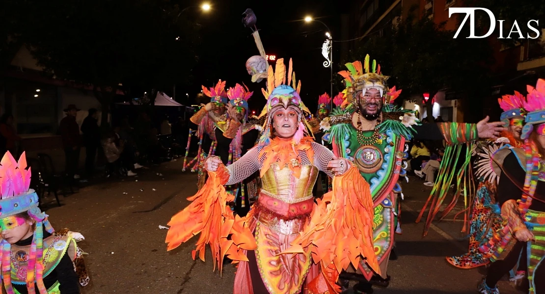 Imágenes de Artefactos y Grupos de Animación en el Gran Desfile del Carnaval de Badajoz 2026