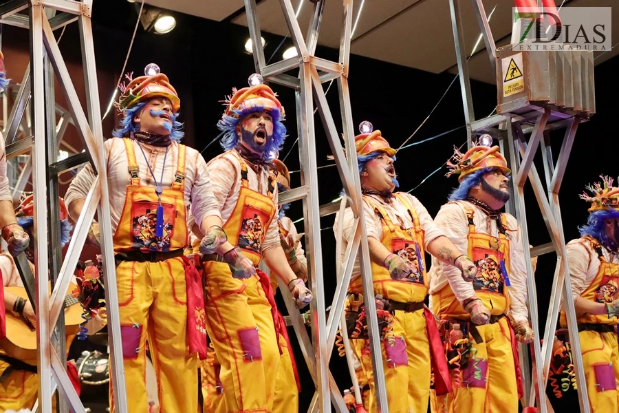 Actuación y entrevista a la murga Los Mirinda en el COMBA 2026