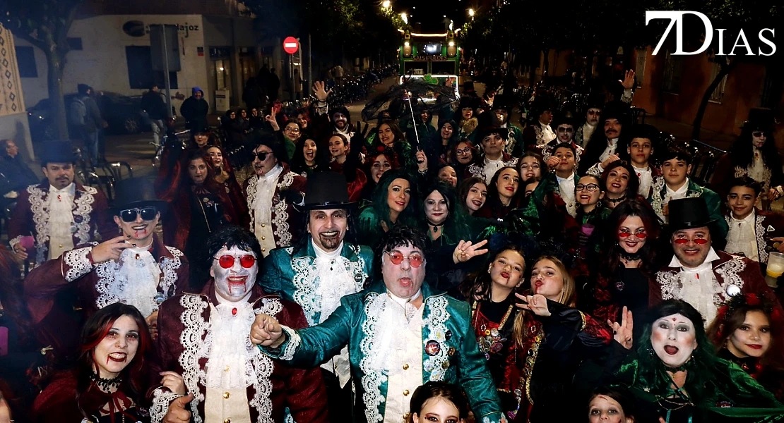 Imágenes de Artefactos y Grupos de Animación en el Gran Desfile del Carnaval de Badajoz 2026