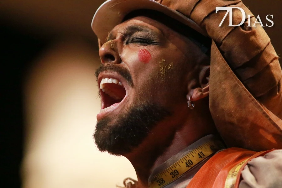 Actuación y entrevista de la murga Al Maridi en la final del COMBA 2026