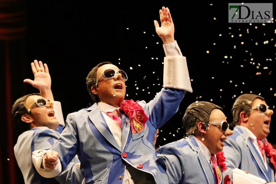 Acuación y entrevista de la murga A Contragolpe en el COMBA 2026