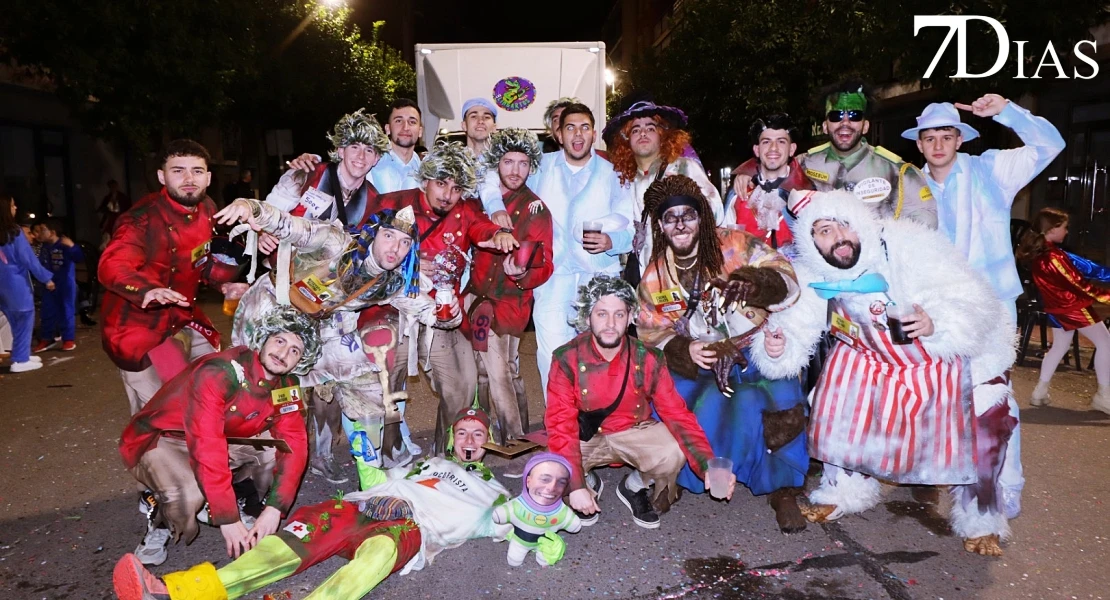 Imágenes de Artefactos y Grupos de Animación en el Gran Desfile del Carnaval de Badajoz 2026