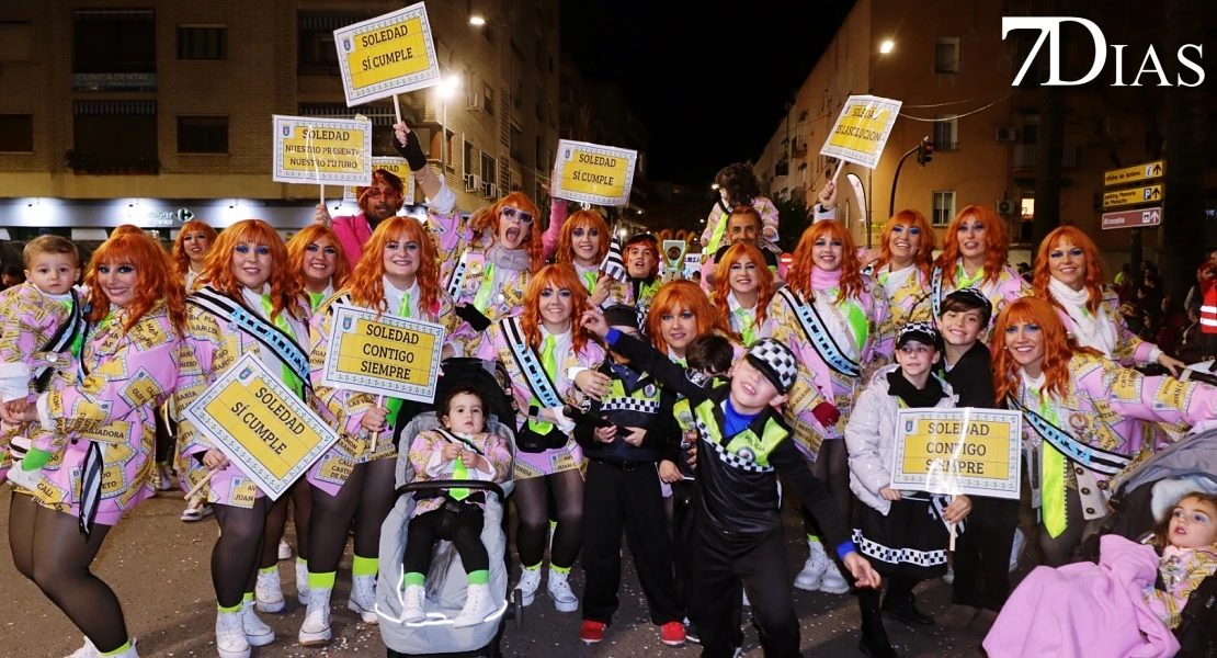 Imágenes de Artefactos y Grupos de Animación en el Gran Desfile del Carnaval de Badajoz 2026