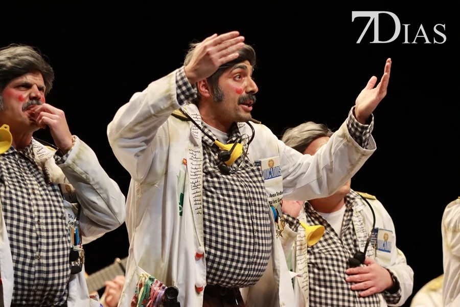 Actuación y entrevista de la murga Los Camballotas en la final del COMBA 2026