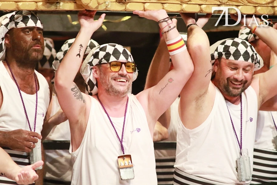 Actuación y entrevista de la murga Water Closet en la final del COMBA 2026