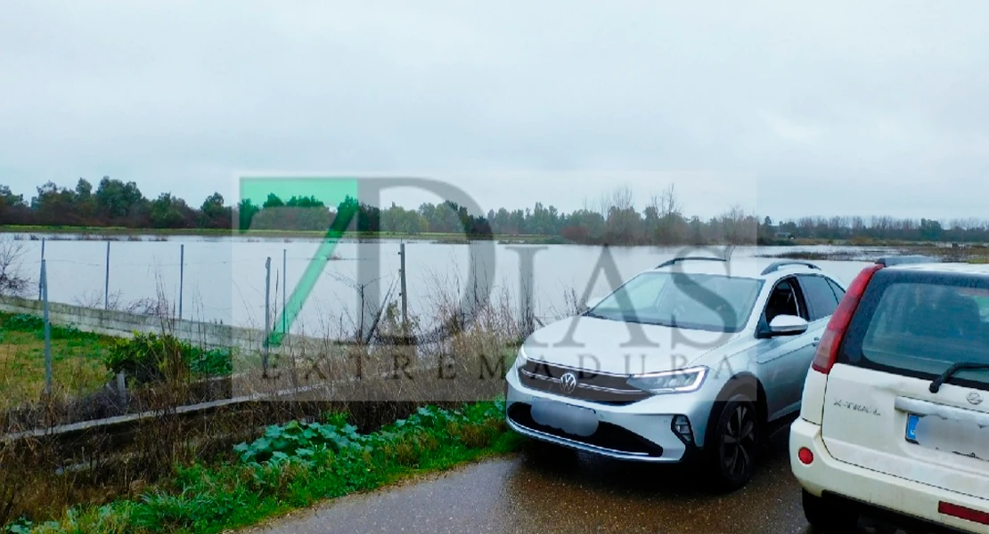 Vecinos de las casas aisladas de Valdebotoa: "Tenemos el agua a las puertas de casa"