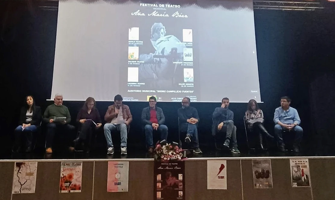 Un aplauso eterno para Ana María Báez: el teatro la honra sobre las tablas