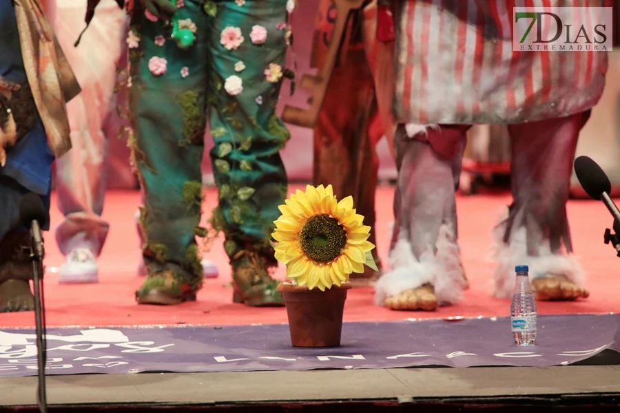 Actuación y entrevista de la murga Los Lingartos en preliminares del COMBA 2026