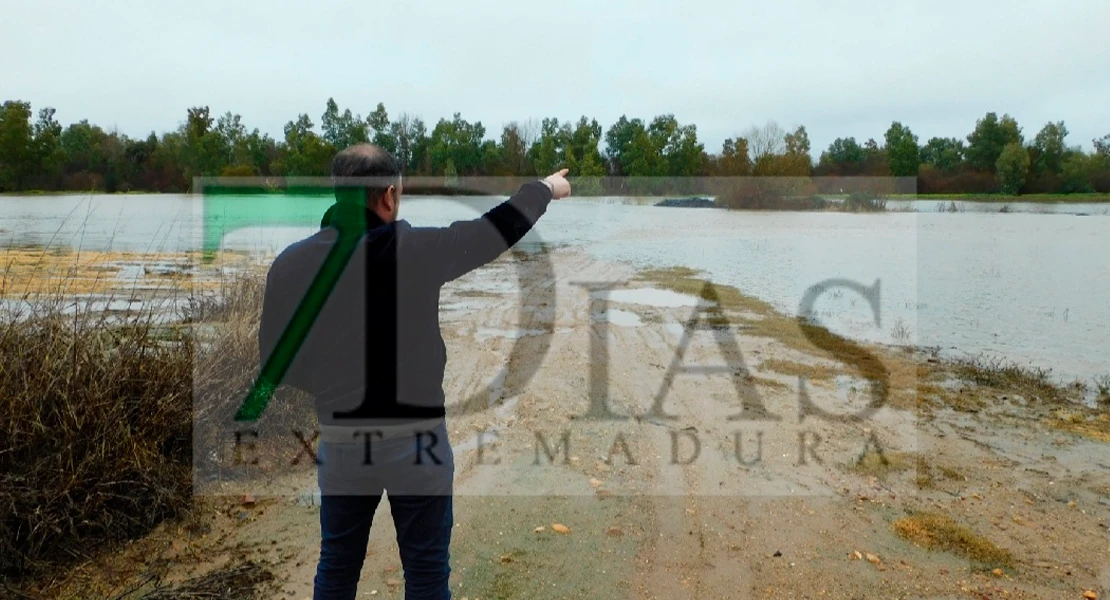 Vecinos de las casas aisladas de Valdebotoa: "Tenemos el agua a las puertas de casa"