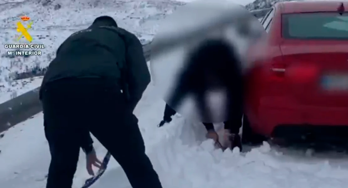 La Guardia Civil rescata a una familia atrapada en Extremadura
