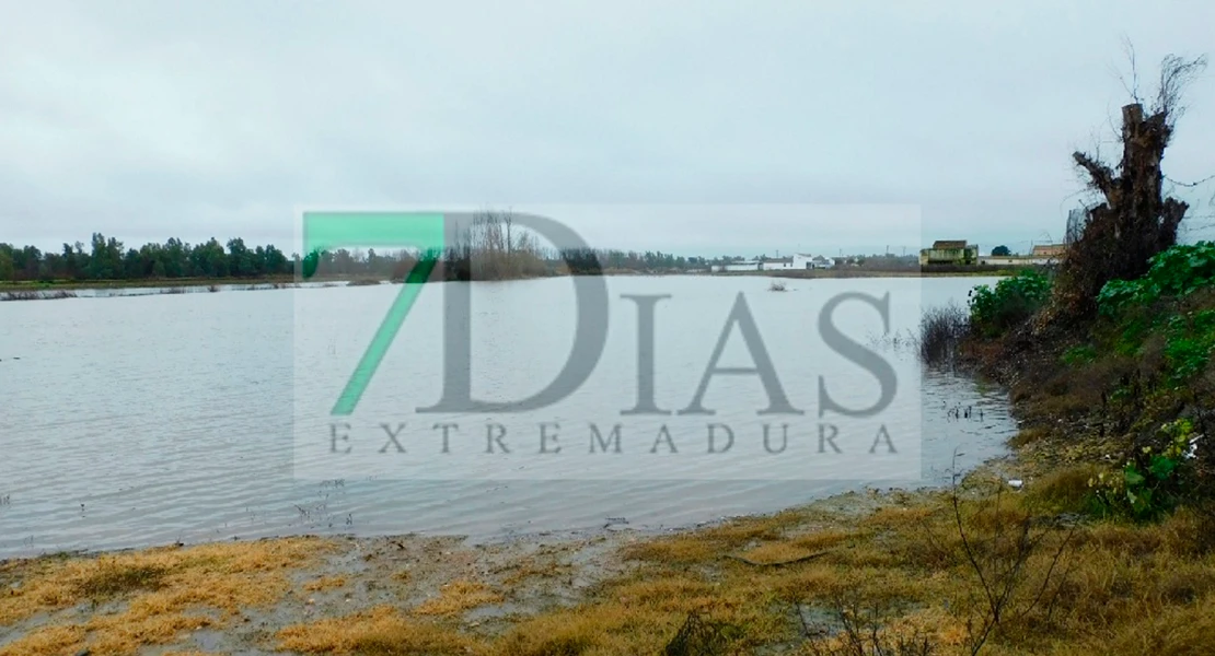 Vecinos de las casas aisladas de Valdebotoa: "Tenemos el agua a las puertas de casa"